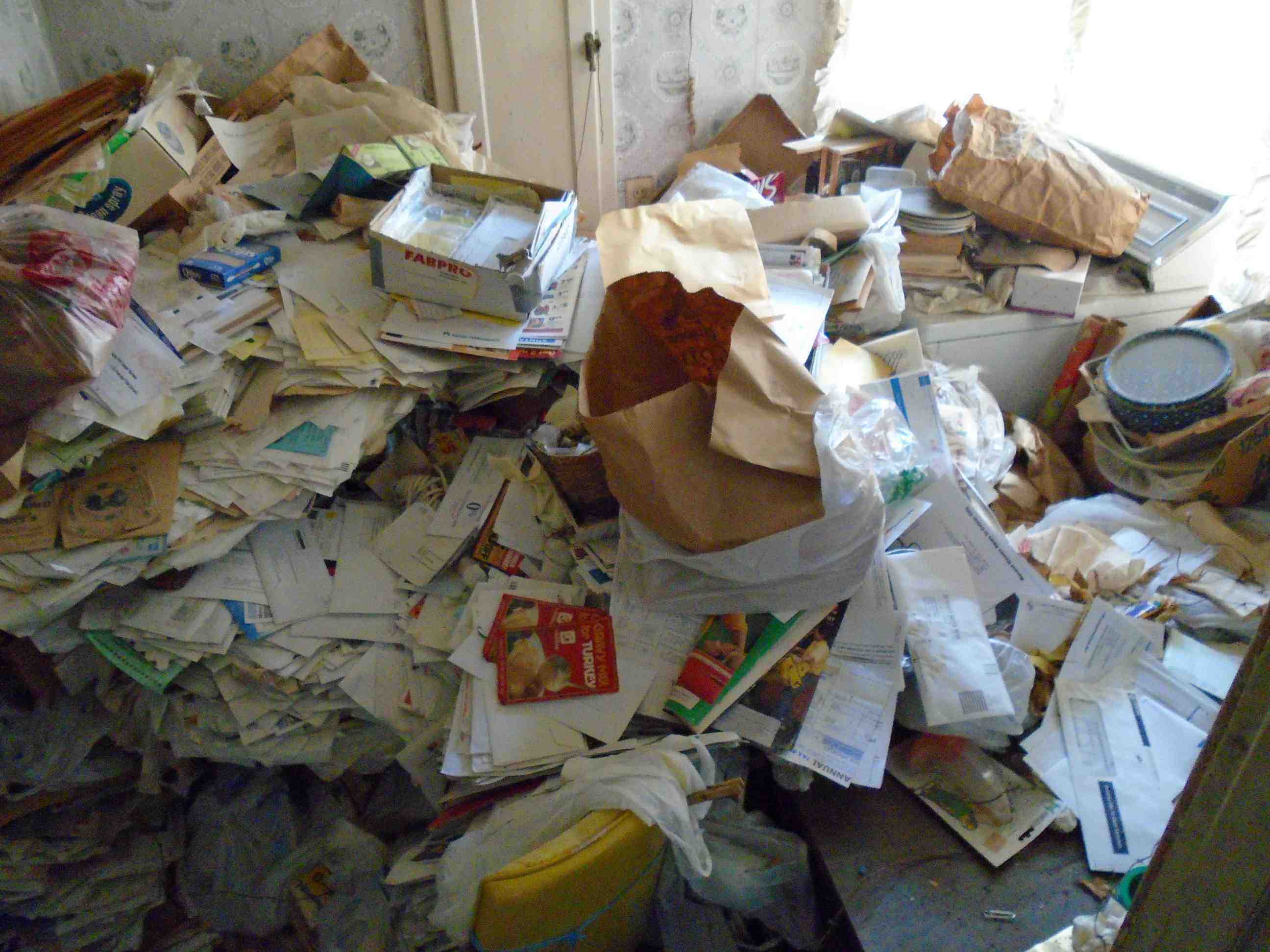 Hoarders Breakfast Nook Before